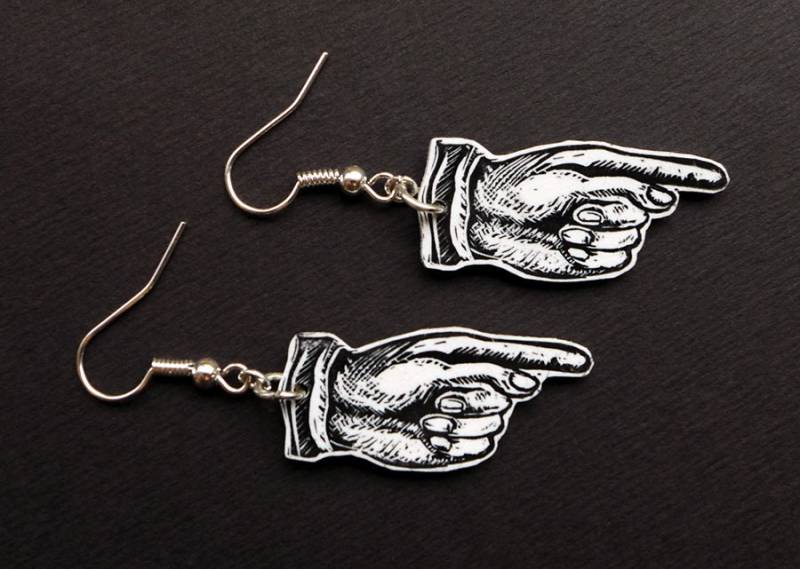 Zeigefinger Ohrringe - Schmuck Der Zeigenden Hand, Manicule Ohrringe, Ungewöhnliches Geschenk, Handgefertigt in Großbritannien Zeigefinger Ohrringe - Schmuck Der Zeigenden Hand, Manicule Ohrringe, Ungewöhnliches Geschenk, Handgefertigt in Großbritannien von Skullbag