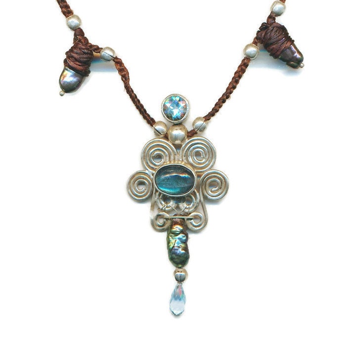 Handgefertigte Labradorite, Schwarze Perle Und Blauer Topaz in 92, 5 Sterling Silber Anhänger Gesetzt. Eins Einzigartiges Perfektes Geschenk Für Sie von SkyPeakBoutique