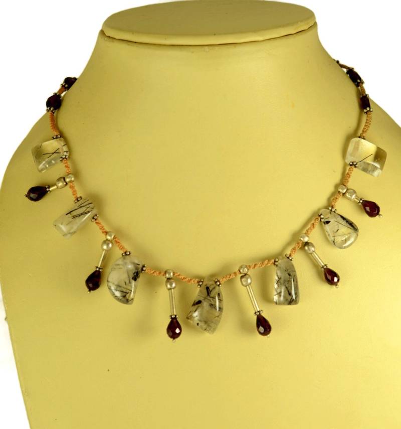 Makramee Kette Mit Facettiertem Granat, Turmalinierten Quarten, Schwarzen Onyx Kugeln Und 92 5 Sterling Silber von SkyPeakBoutique