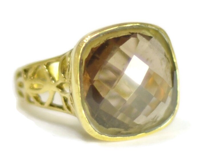 Rauchige Quarz Halbedelstein Stein in Goldmessing-Cocktail-Ring Gesetzt von SkyPeakBoutique