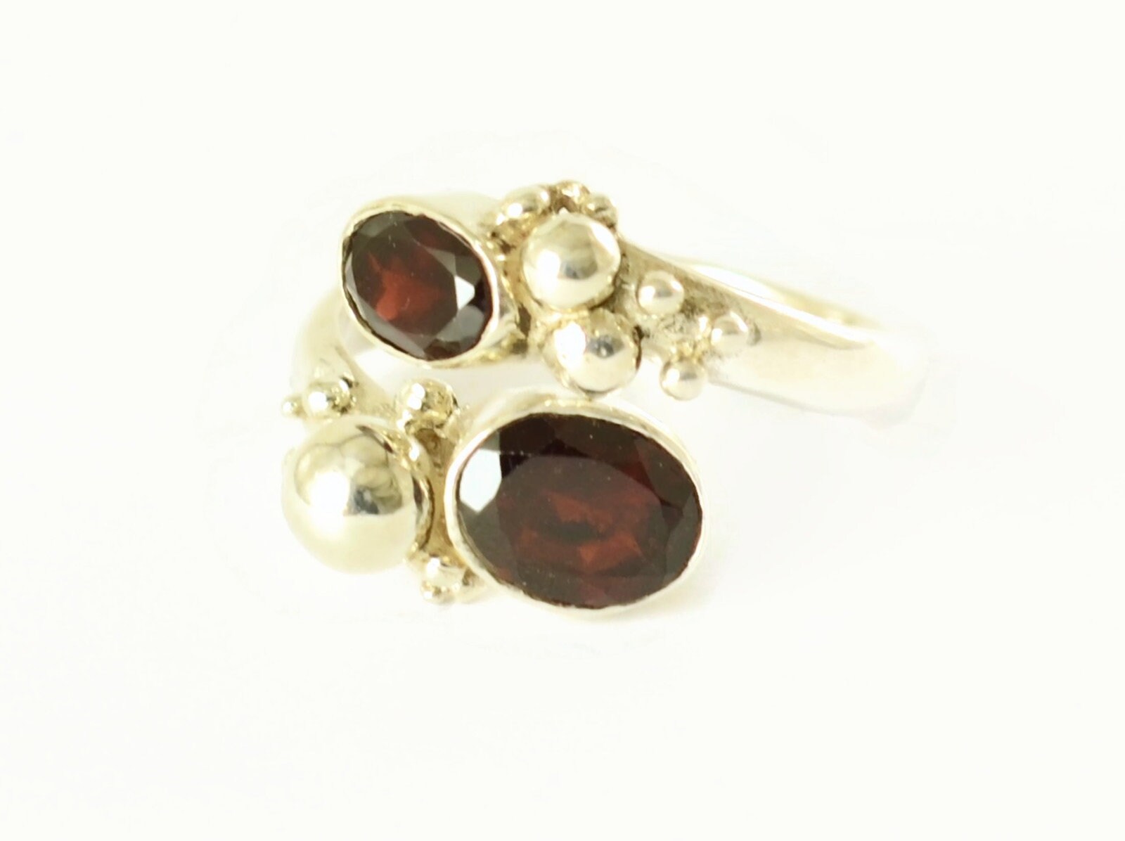 Stilvoller Ring Mit Granat-Set in 92, 5 Sterling Silber Einer Berieselung Von Massiven Silberkugeln Verstellbaren Ring von SkyPeakBoutique