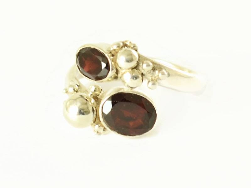 Stilvoller Ring Mit Granat-Set in 92, 5 Sterling Silber Einer Berieselung Von Massiven Silberkugeln Verstellbaren Ring von SkyPeakBoutique