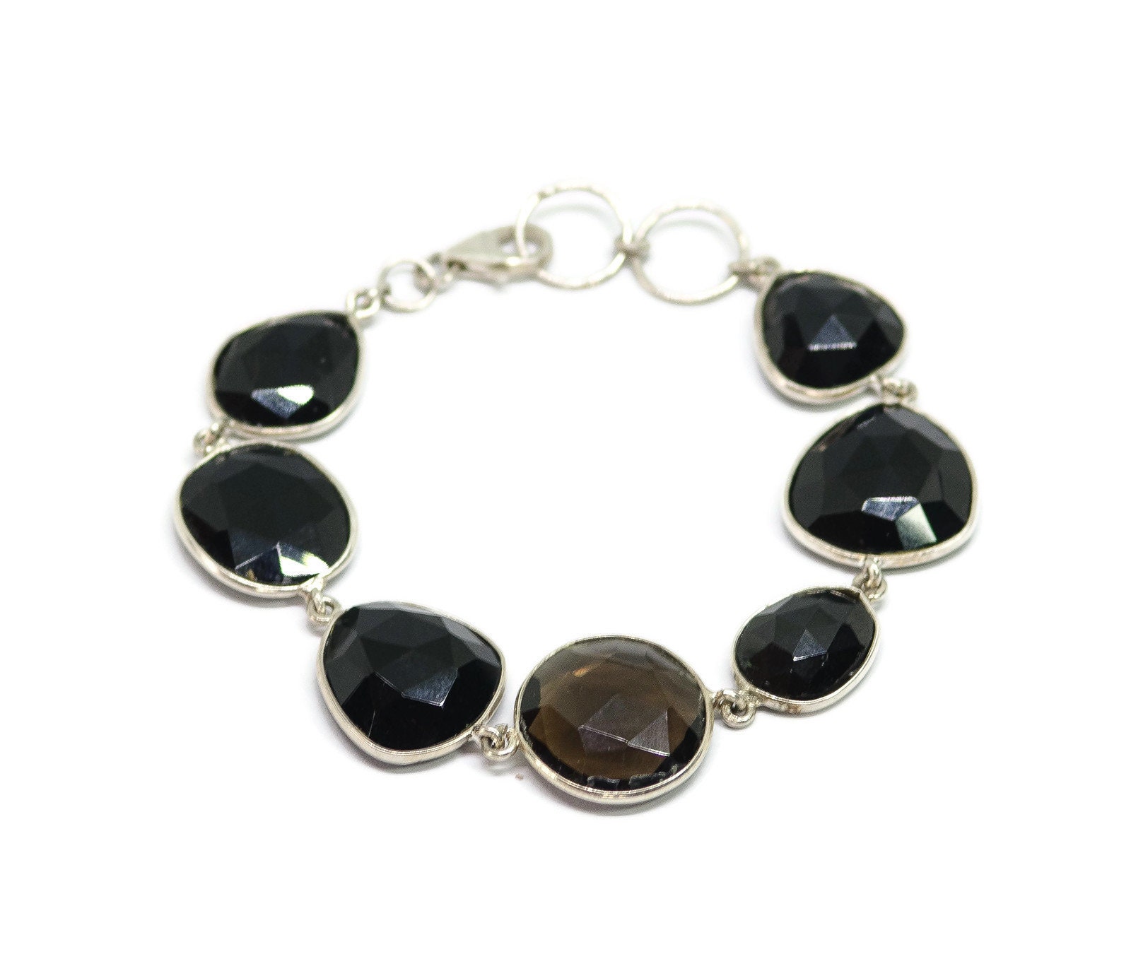 Von Hand Gefertigte 92 5 Sterling Silberarmband Mit Schwarzem Onyx Und Smoky Quarz Facettierten Edelsteinen von SkyPeakBoutique