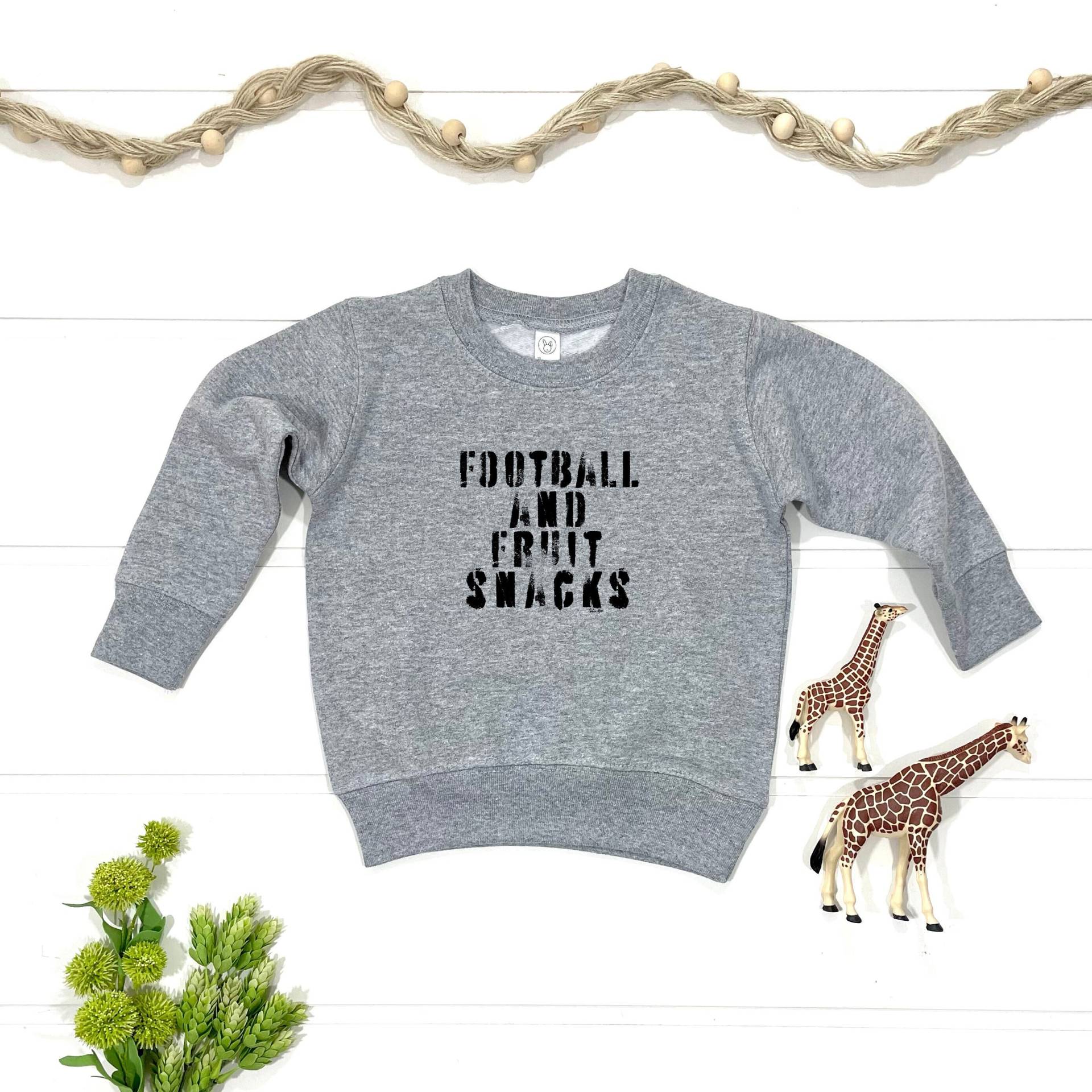Fußball Und Obst Snacks Kinderpullover | Kleinkind Fußballpullover Vintage Fußball Und Obst Snacks Kinderpullover | Kleinkind Fußballpullover Vintage von SkyandBee