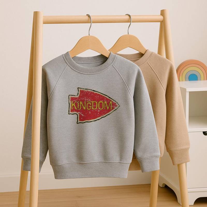 Königreich Fußball Kleinkind Sweatshirt | Kc Fan Jugend Shirt Süßes Red Freitag Vintage Fussball Sweater von SkyandBee