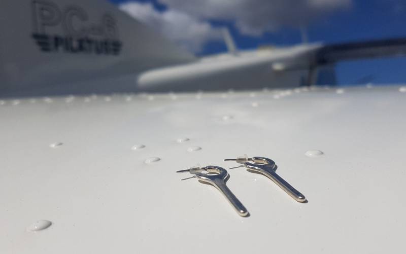 Echte Größe Skydive Toggle Pin Silber Ohrringe Echte Größe Skydive Toggle Pin Silber Ohrringe von SkydiveFreedom