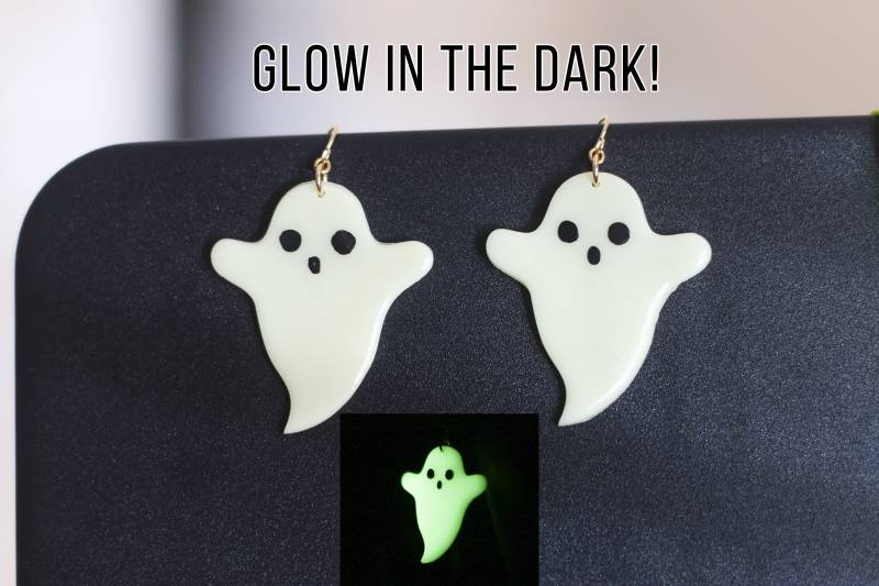 Nachtleuchtende Geist Ohrringe Halloween Anhänger Aus Polymer Clay von SkyeEclisse