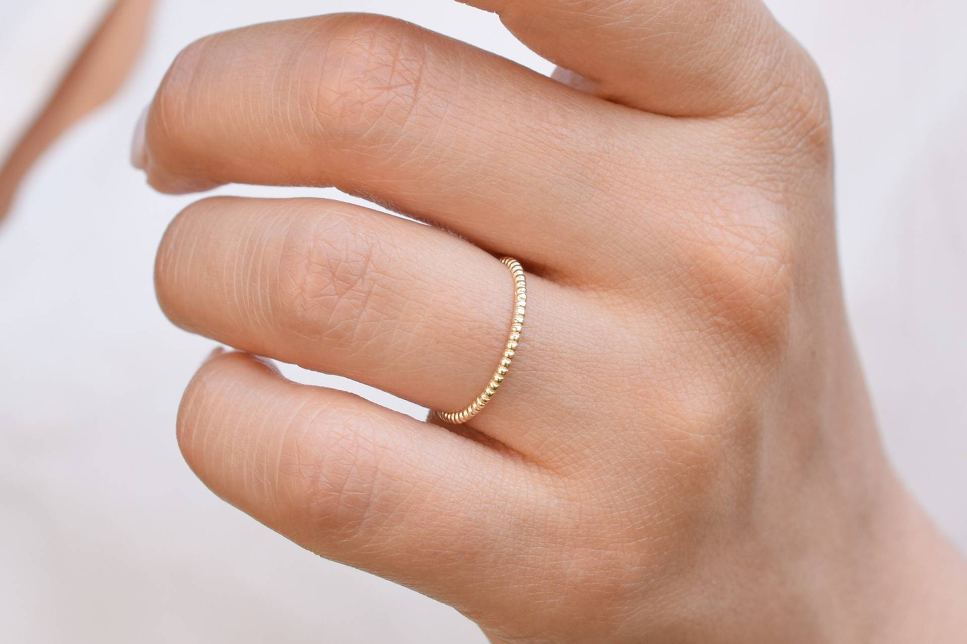 14K Solid Gold Stapelring, Massiv Ehering, 14K Dünner Ring, Ehering, Zierliche Zarte Ring, Gold Band von Skyjwels