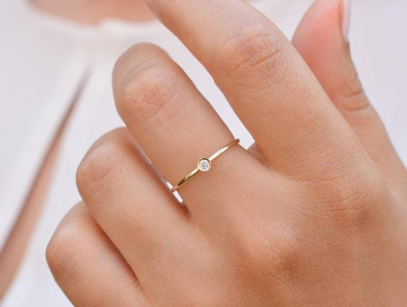 14K Solid Goldring, Dünner Stapelring, Verlobungsring, Ehering, Versprechensring, Solitärring, Kleiner Ring, Zarter Ring von Skyjwels