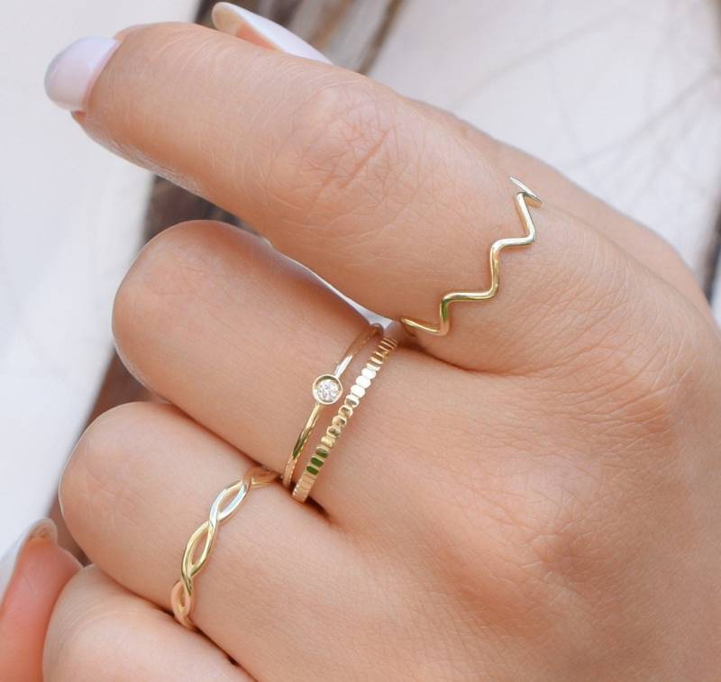 14K Solid Goldring, Dünner Stapelring, Verlobungsring, Ehering, Versprechensring, Solitärring, Kleiner Ring, Zarter Ring von Skyjwels