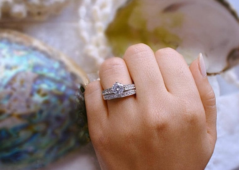 Final Sale, 2, 3 Ct Solitär Braut Set, Verlobungsring, Man Made Diamond Simulants, Hochzeitsband, Hochzeit Set, Zwei Ring Set von Skyjwels