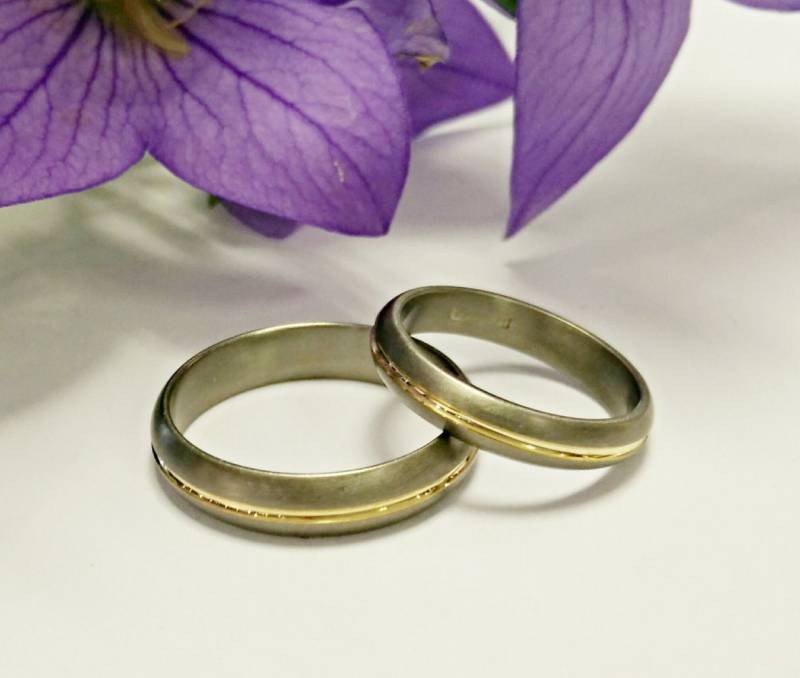 Titan/Gold Trauring Set, Eheringe, Titanium Eheringe, Silberring, Verlobungsring, Silberring von Skyjwels