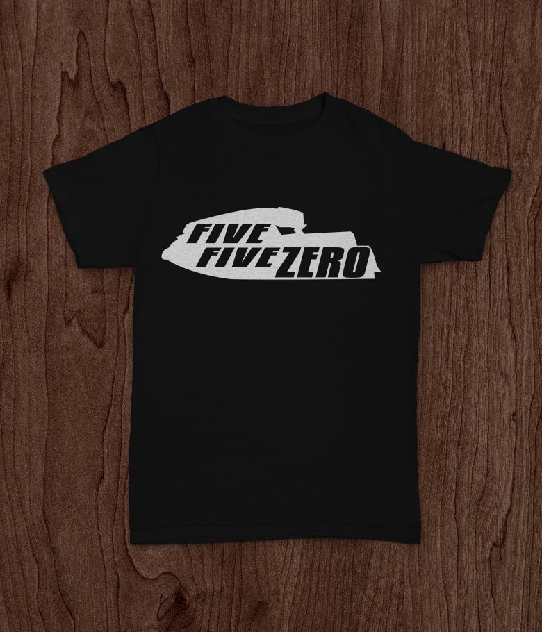 Vintage Stand Up Jet Ski 550 Kurzärmeliges Unisex T-Shirt von SkylinesDesign