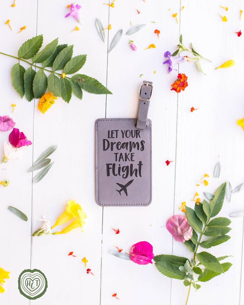 Let Your Dreams Take Flight, Gepäckanhänger Mit Zitat, Flugzeug Abheben, Geschenk Für Reisefreunde, Flugbegleiter, Pilot, Abschluss Lt4 Let Your Dreams Take Flight, Gepäckanhänger Mit Zitat, Flugzeug Abheben, Geschenk Für Reisefreunde, Flugbegleiter, Pilot, Abschluss Lt4 von SkywardSouvenirs