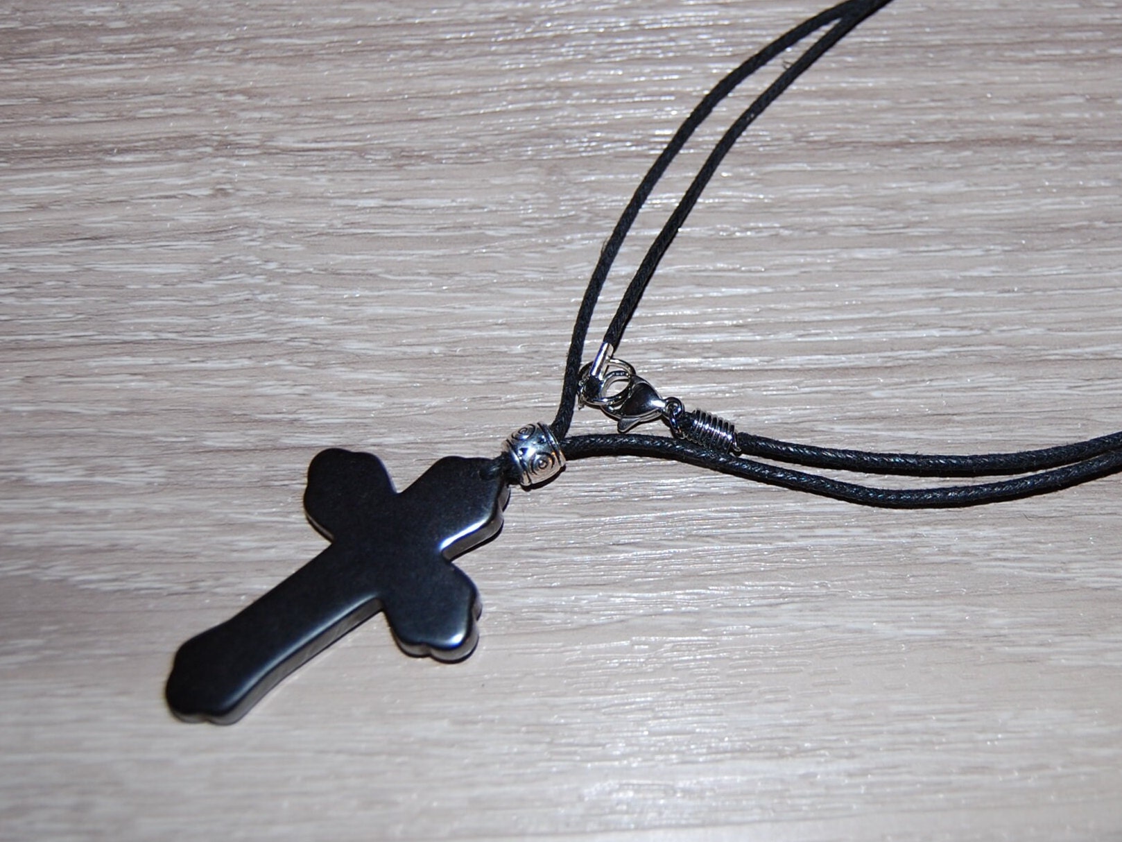 Kreuz Halskette, Hämatit Anhänger, Spirituell, Surfer, Männer, Frauen, Yoga, Schutz, Meditation, Gebet, Schwarzes Kreuz, Geschenk Kreuz Halskette, Hämatit Anhänger, Spirituell, Surfer, Männer, Frauen, Yoga, Schutz, Meditation, Gebet, Schwarzes Kreuz, Geschenk von SkywaterStudio