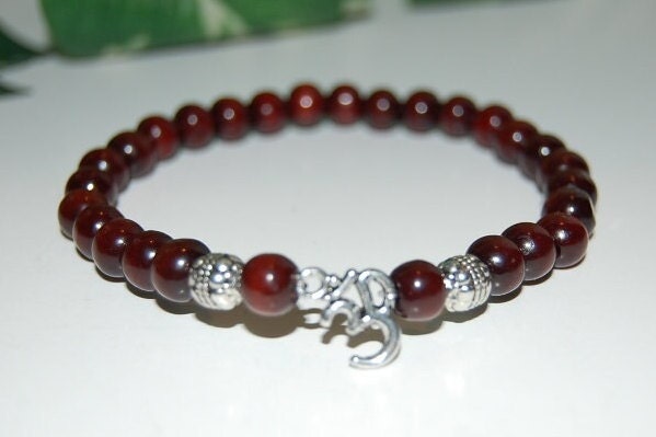 Om Armband, Aum Heiler, Spirituelle Armbänder, Perlen Stretch Fit All, Meditation, Yoga, Boho, Mann, Frau, Geschenk von SkywaterStudio