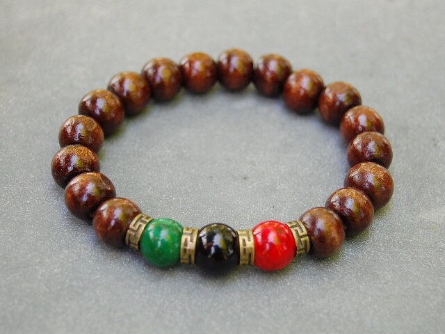 Rbg Armband, Rot, Schwarz Und Grün Unisex Spiritualität, Holz, Mann, Frau, Good Luck Gebet, Stretch, Surfer von SkywaterStudio