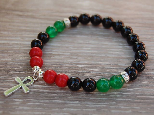 Rbg Armband, Rot Schwarz Und Grün Armband, Edelstein 8mm Perlen, Unisex Armband, Ankh Kreuz Armband, Spiritualität, Mann, Frau, Gebet, Stretch von SkywaterStudio