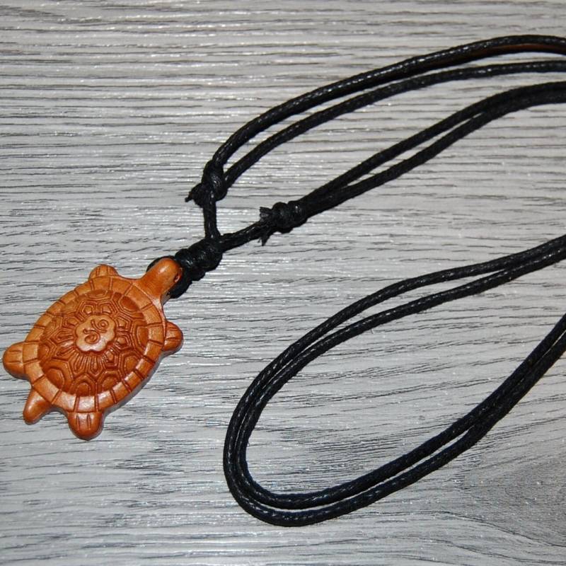 Schildkröte Halskette, Geschnitzte Holzschildkröte, Verstellbare Anhänger, Surfer, Herren, Yoga, Schutz, Frauen, Meditation, Gebet, Männer Schildkröte Halskette, Geschnitzte Holzschildkröte, Verstellbare Anhänger, Surfer, Herren, Yoga, Schutz, Frauen, Meditation, Gebet, Männer von SkywaterStudio
