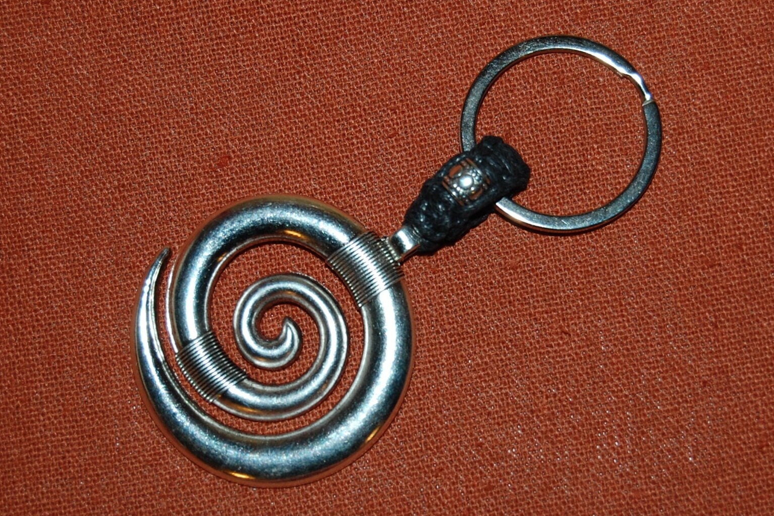 Spirale Schlüsselanhänger, Kreis Des Lebens Geschenk, Initiale Handgemachter Männer, Frauen, Geschenk Spirale Schlüsselanhänger, Kreis Des Lebens Geschenk, Initiale Handgemachter Männer, Frauen, Geschenk von SkywaterStudio