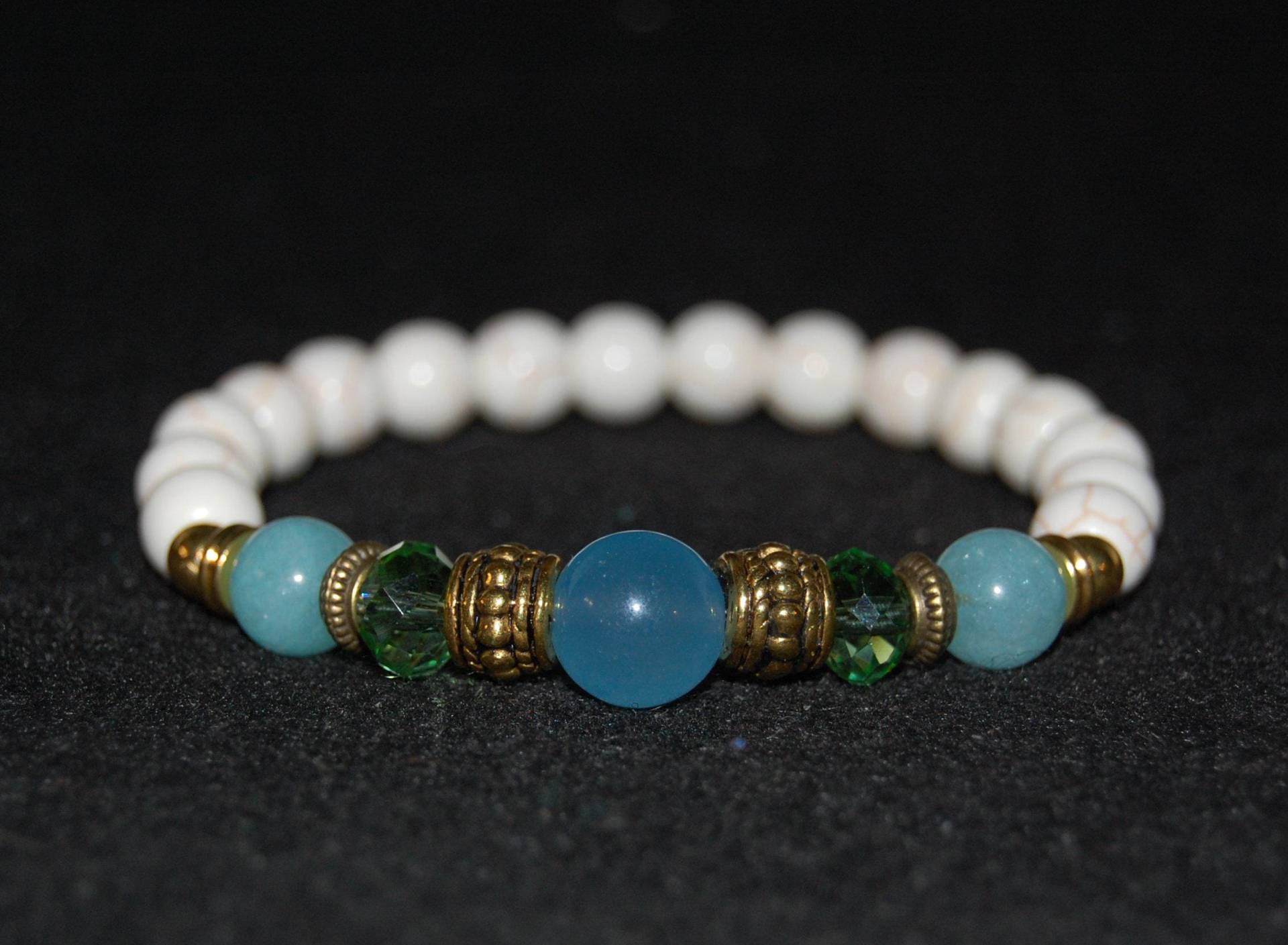 Weiß Howlith Armband, Blau Und Edelstein Perlen, Armband Bunt, Blau Armband, Perlen Armband von SkywaterStudio