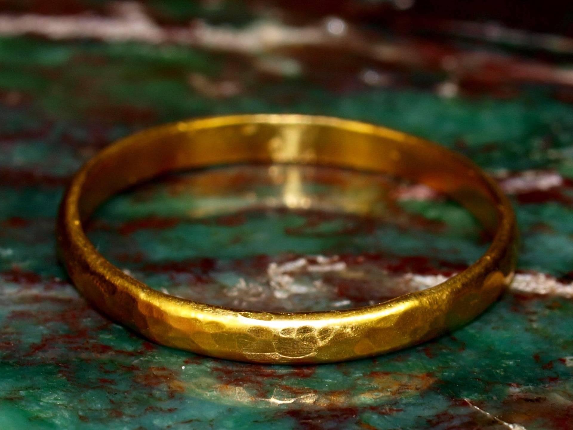 24K Gold Band - Massives Reines Handgeschmiedeter Gehämmerter Halbrunder Ring Rustikale Handarbeit Raue Matte Oberfläche Reiner .999 24K Gold Band - Massives Reines Handgeschmiedeter Gehämmerter Halbrunder Ring Rustikale Handarbeit Raue Matte Oberfläche Reiner .999 von SlabCreekDesigns