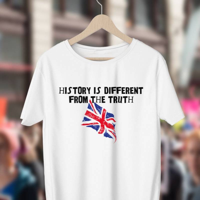 Die Geschichte Unterscheidet Sich Von Der Wahrheit. Kurzarm Unisex T-Shirt Die Geschichte Unterscheidet Sich Von Der Wahrheit. Kurzarm Unisex T-Shirt von SlapCatDesigns