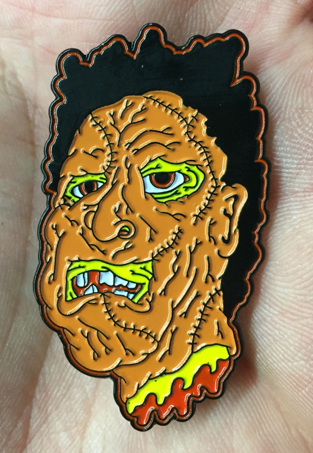Haut Maske Pin Haut Maske Pin von SlapassCreations
