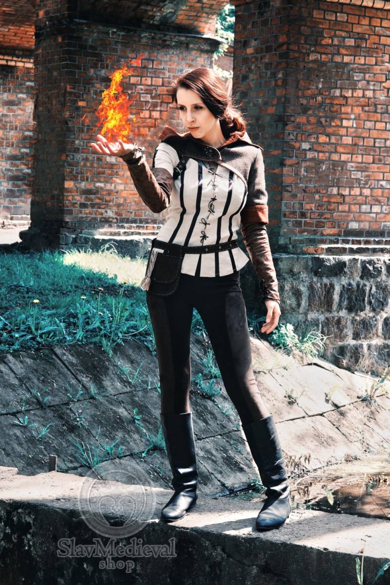 Triss Merigold Handgefertigte Сosplay Bekleidung Langarm Shirt in Creme Vorn Mit Satin Streifen Aus Dem Witcher 3 Spiel Kostüm, Larp Kostüm von SlavMedievalShop