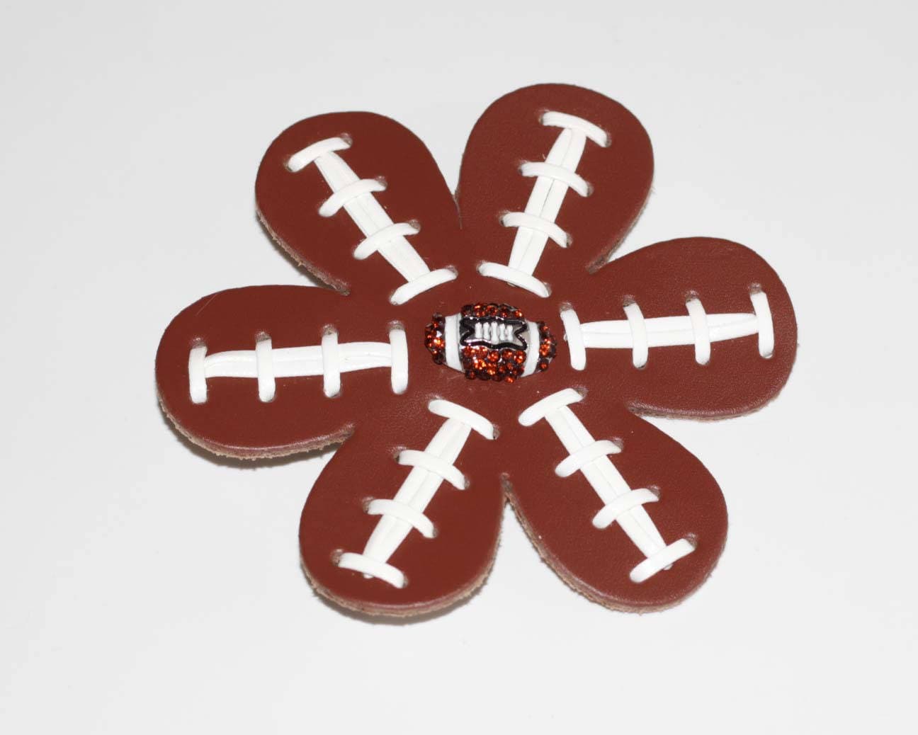 Fußball-Leder-Haar-Clip, Schuh-Clips Für Flip Flops, Hut, Schal Mit Strass Fußball-Leder-Haar-Clip, Schuh-Clips Für Flip Flops, Hut, Schal Mit Strass von SleevesShop