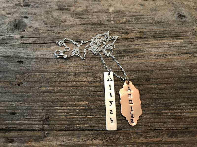 Halskette Mit Namensanhänger Halskette Mit Namensanhänger von SlightlySarcasticMe
