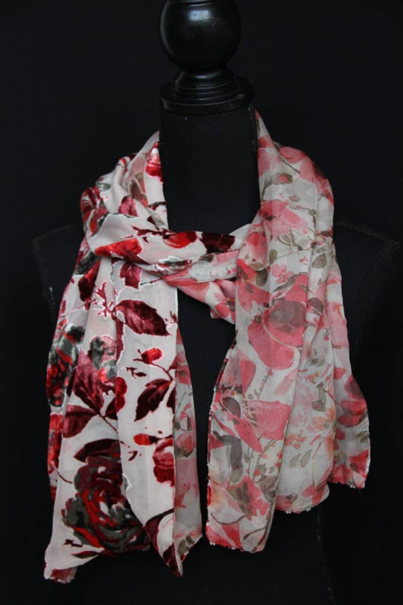 Schal Aus Seidensamt & Chiffon Mit Perlenverzierten Enden Schal Aus Seidensamt & Chiffon Mit Perlenverzierten Enden von SlinkySilk