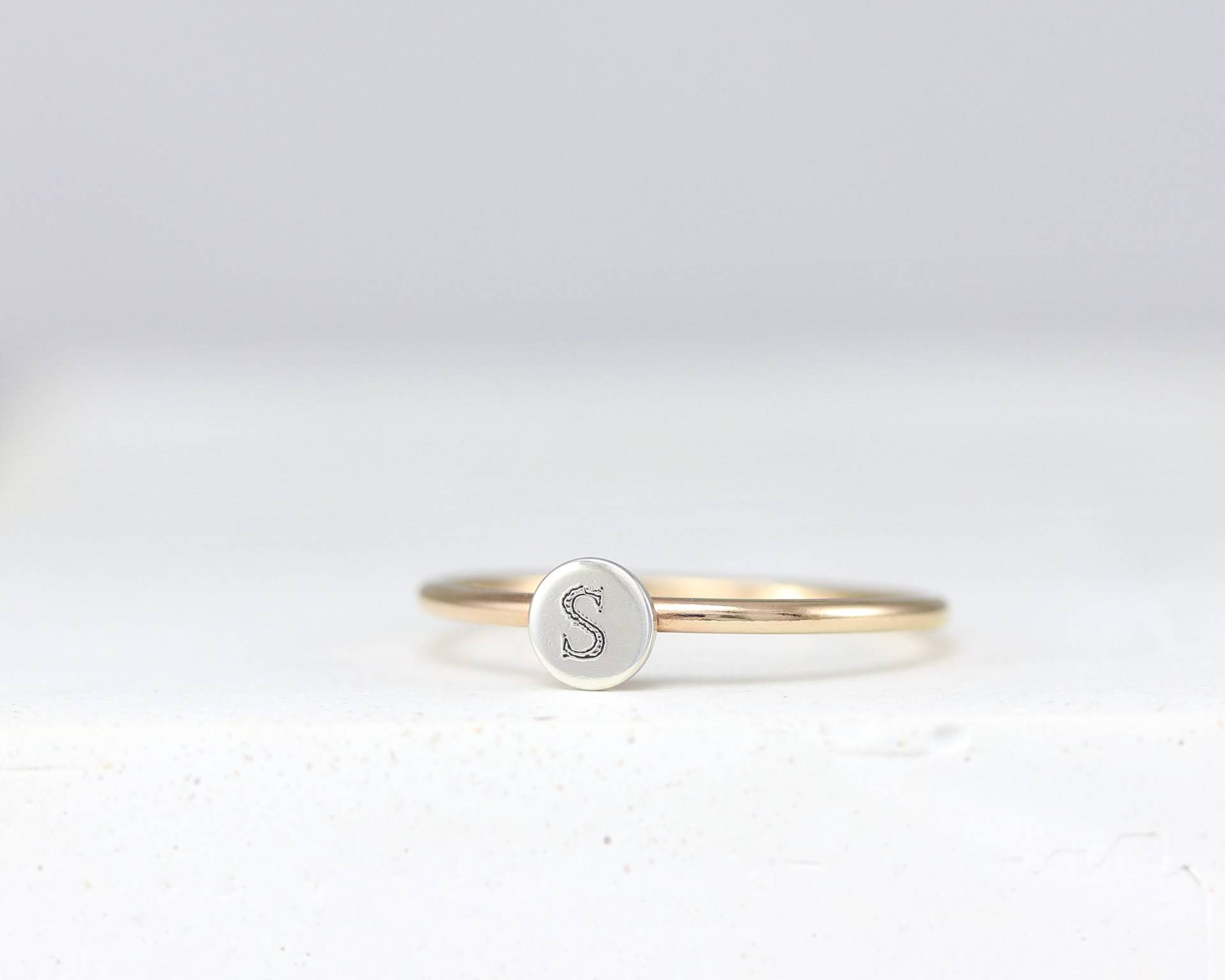 stapelbare Ringe - Silber Ring Initial von SloaneJewelryDesign