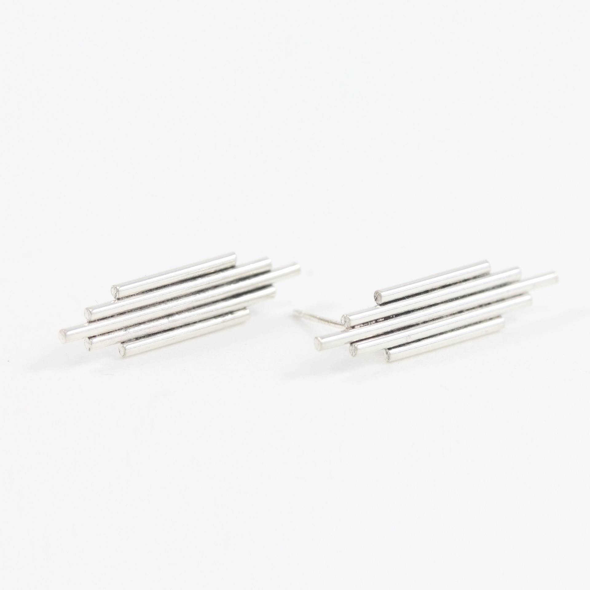 Linear Burst Ohrstecker - Sterling Silber Ohrringe von SloaneJewelryDesign