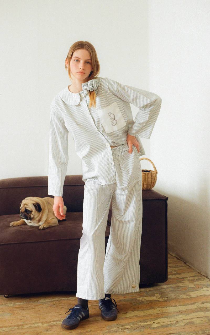 Handgefertigtes Gestreiftes Pyjama-Set Aus Premium-Baumwolle, Loungewear, Personalisierte Handstickerei Auf Hemd, Pyjamahose, Haargummi; von SlooowHands