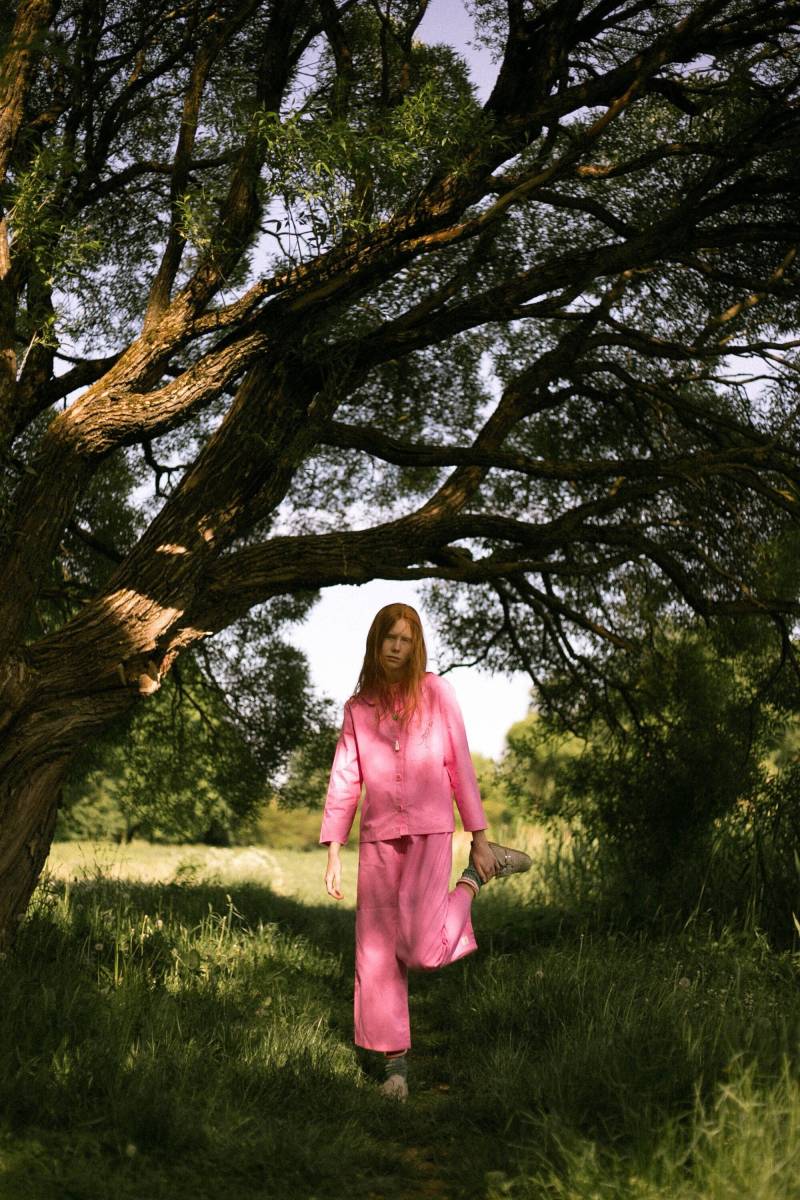 Handgefertigtes Pyjama-Set Aus Premium-Baumwolle in Pink, Loungewear, Personalisierte Handstickerei Auf Hemd, Pyjamahose, Haargummi; von SlooowHands