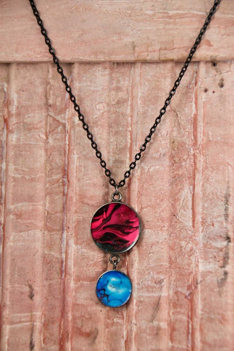 Rosa Blau Strudel Einzigartige Doppel-Anhänger Halskette | Handgefertigte Abstrakte Flüssigkeit Acryl Kunst Schmuck Rotguss Und Schwarz Oder Silber von SlowFlowAD