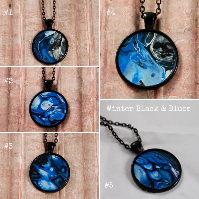 Winter-Schwarz & Blau Abstrakt Einzigartige Kunst-Halskette | Handgemachtes Flüssigkeit Abstraktes Acryl Gegossen Schwarzen Kette von SlowFlowAD