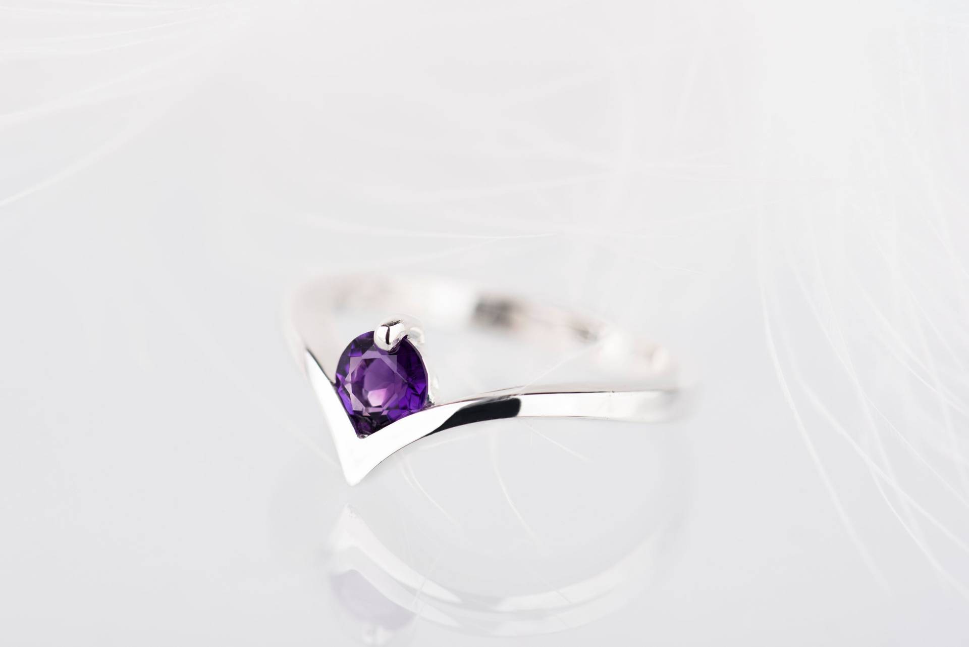 sterling Silber Amethyst-Chevron-Versprechensring von SlowSilverJewelry
