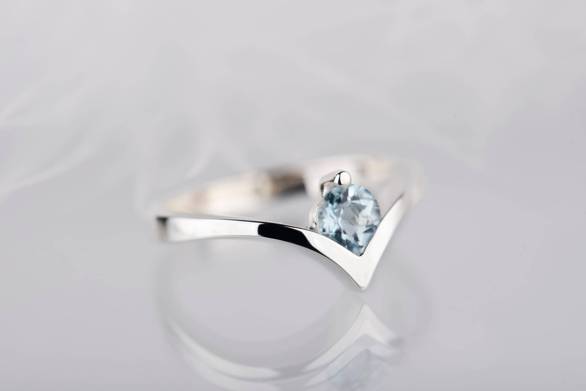 sterling Silber Aquamarin Verlobungsring Oder Versprechen Chevron Ring von SlowSilverJewelry