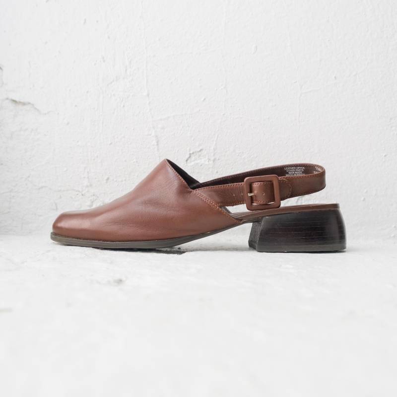 Vintage Braune Leder Slingback Pantoletten Gr. 9-23.5 Vintage Braune Leder Slingback Pantoletten Gr. 9-23.5 von SlowThingVintage