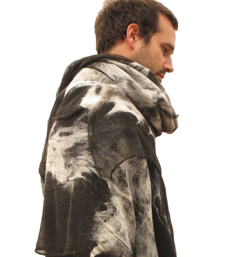 Herren Winterschal/ Schal/ Stola/ Poncho/ Ruana. Handgemachter Filzschal Aus Extrafeiner Merinowolle in Braun, Schwarz Und Weiß von SlowlabFirenzeFelt