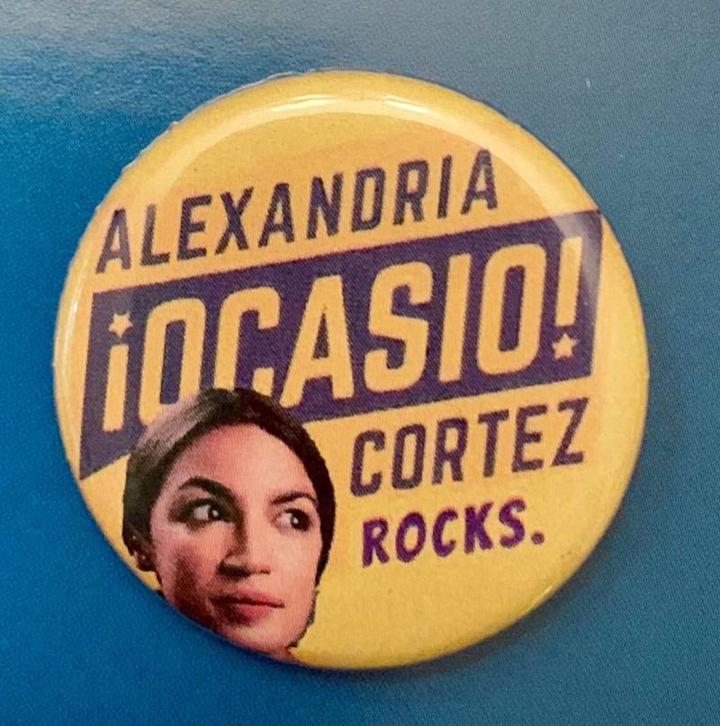Alexandria Ocasio Cortez Rocks | 3 cm Großer Politknopf Aoc von SluggoPinbacks