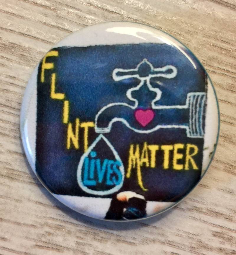 Flint Lebt Materie | 1, 25 Zoll Pinback Umweltaktivismus Protestzeichen-Button von SluggoPinbacks