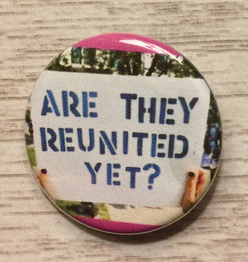 Sind Sie Noch Wiedervereint? | 1, 25 Zoll Pinback-Taste Familien Gehören Zusammen Einwanderung Familientrennung von SluggoPinbacks