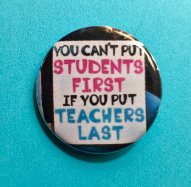 studenten Zuerst Lehrer Zuletzt 3, 25 cm Button von SluggoPinbacks
