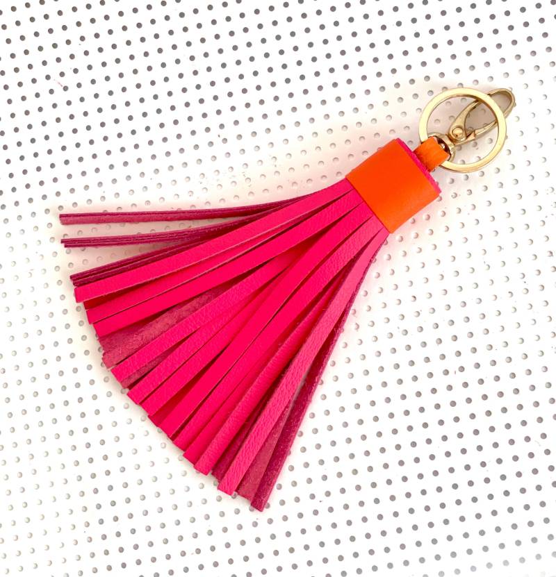 Leder Quaste Pink Schlüsselanhänger Mit Karabinerverschluss Und Spaltring Taschenanhänger von SmArtAnna