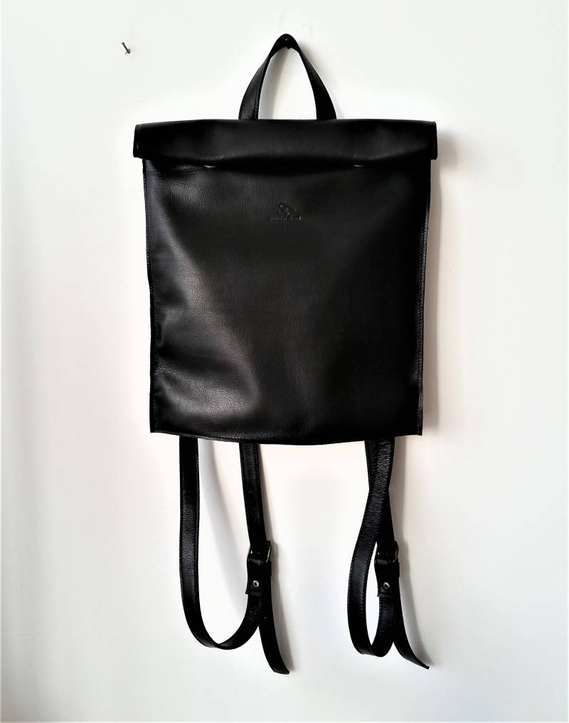 Lederrucksack_Mittlere Größe_Rolltop Design von Smadars