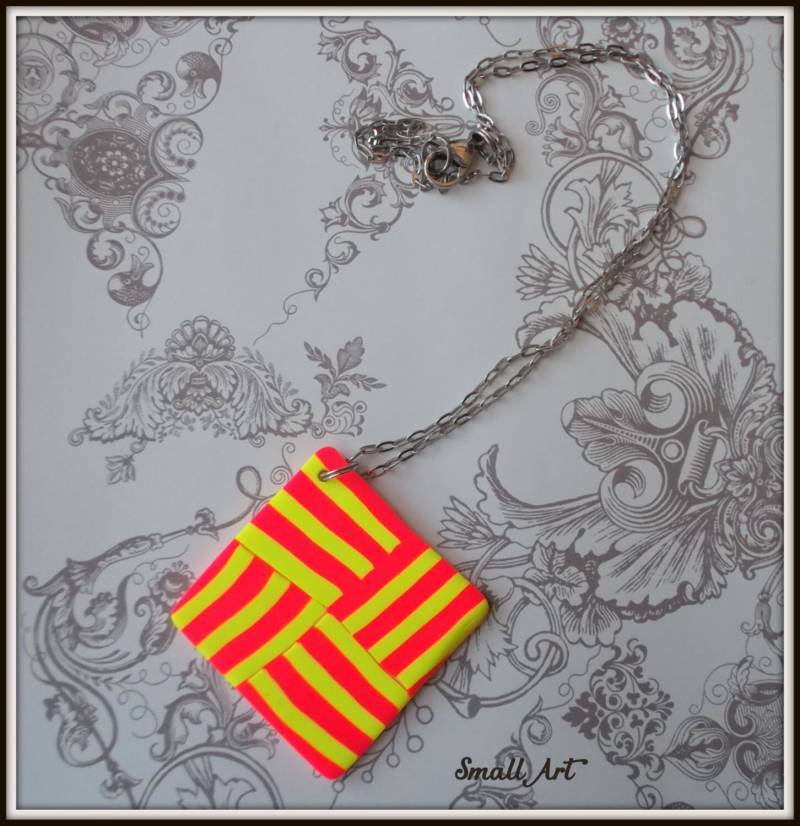 Gestreifte Charm Halskette Handarbeit Geflochten. Gelb Und Fluoreszierendes Pink. Fimo. Edelstahl-Kette von SmallArtHandmade