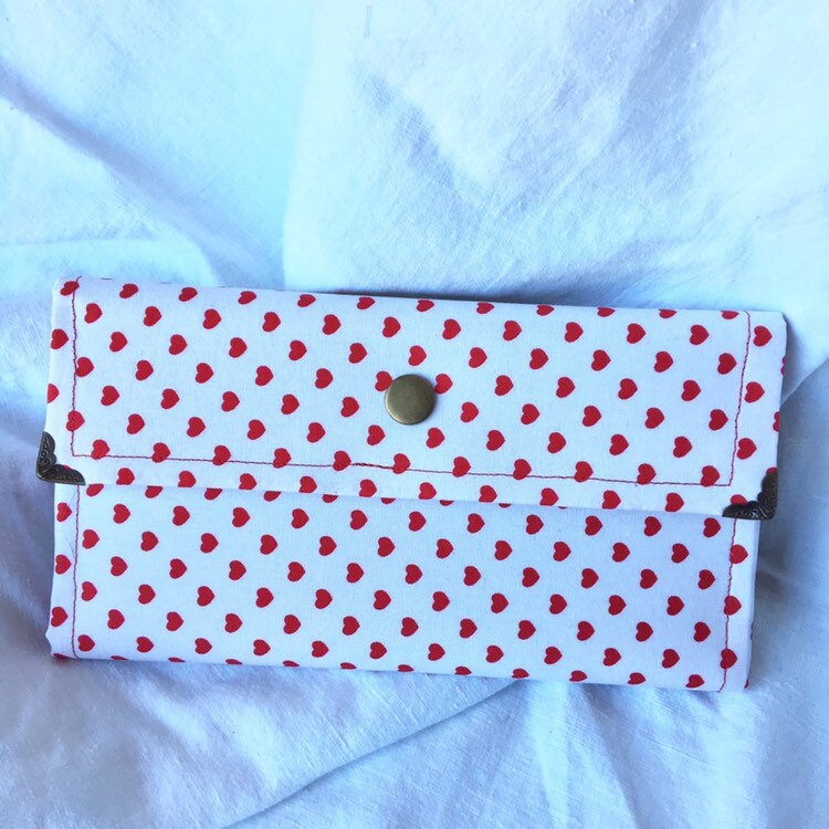 Große Damenbörse Geldbeutel Geldbörse, Brieftasche, Weiß Mit Roten Herzen, Kupplung, Bedruckter Baumwolle von SmallArtHandmade